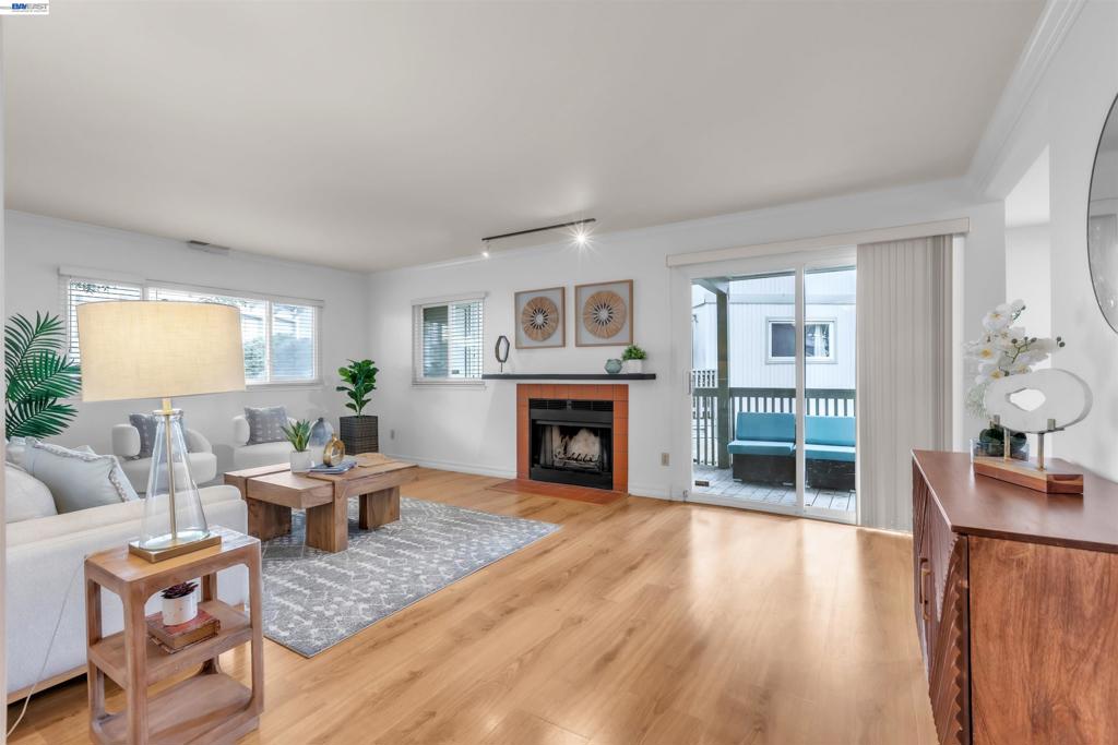 215 Whale Bone Ct
