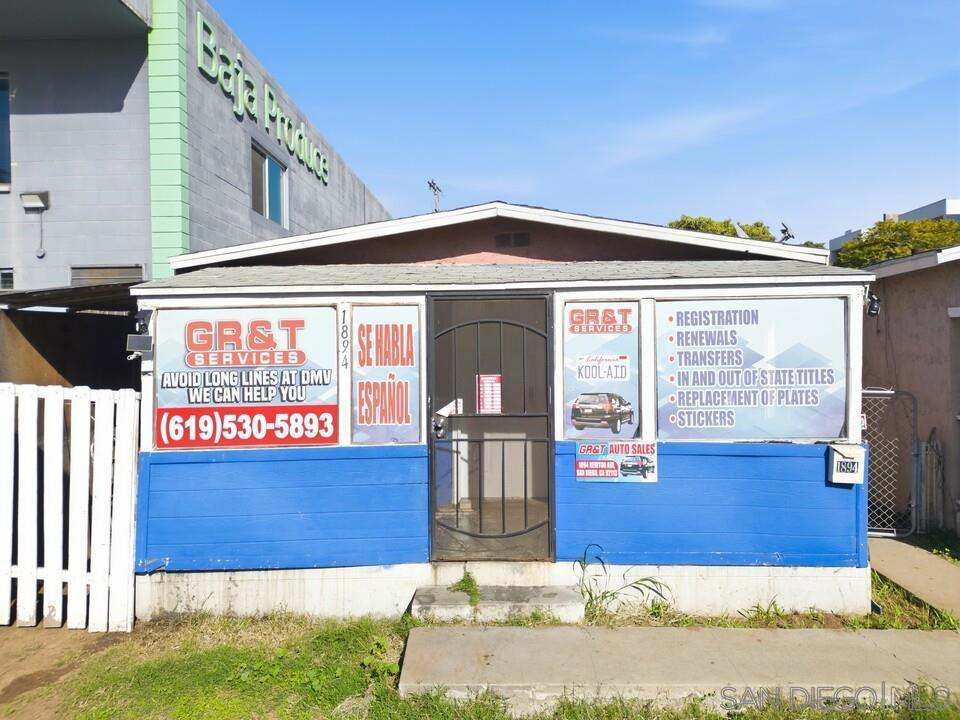 Main image without alt text