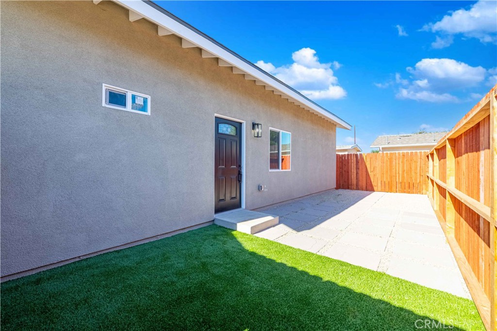 This stunning newly constructed ADU, completed in 2025, is located on a quiet cul-de-sac in one of Thousand Oaks' most desirable neighborhoods. As you enter the spacious living room, you're welcomed by brand-new luxury vinyl flooring, energy-efficient double-pane windows, and soaring 10-foot ceilings.
The open-concept kitchen seamlessly connects to the living area and features a large center island with wood paneling, quartz countertops, and all-new stainless-steel appliances, including a refrigerator, electric stove, microwave, and a vented hood. Ample storage is provided with sleek, self-closing drawers and cabinets.
The generous primary suite includes a walk-in closet and a beautifully designed en-suite bathroom featuring dual sinks, modern wood vanities, stylish mirrors, and a walk-in shower featuring elegant tilework. The second bedroom is also spacious and includes a large closet.
The guest bathroom offers a new trendy vanity, mirror, and tasteful tile detailing in the shower. A convenient laundry closet in the hallway includes a stackable washer and dryer.
Additional features include central HVAC, copper plumbing, a 100-amp electrical panel, Solar panels and a private front yard—perfect for relaxing or entertaining guests. The water and trash are included in the rent. A must see!