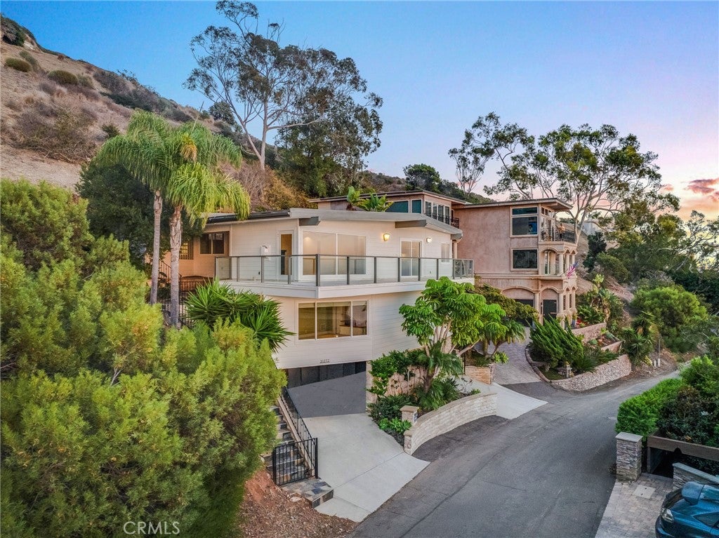 Photo of 31272 Ceanothus Drive, Laguna Beach, CA 92651 (MLS # LG26229053)