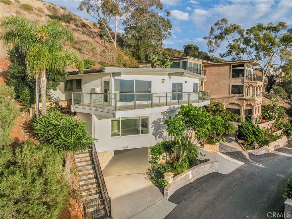 Photo of 31272 Ceanothus Drive, Laguna Beach, CA 92651 (MLS # LG26229053)