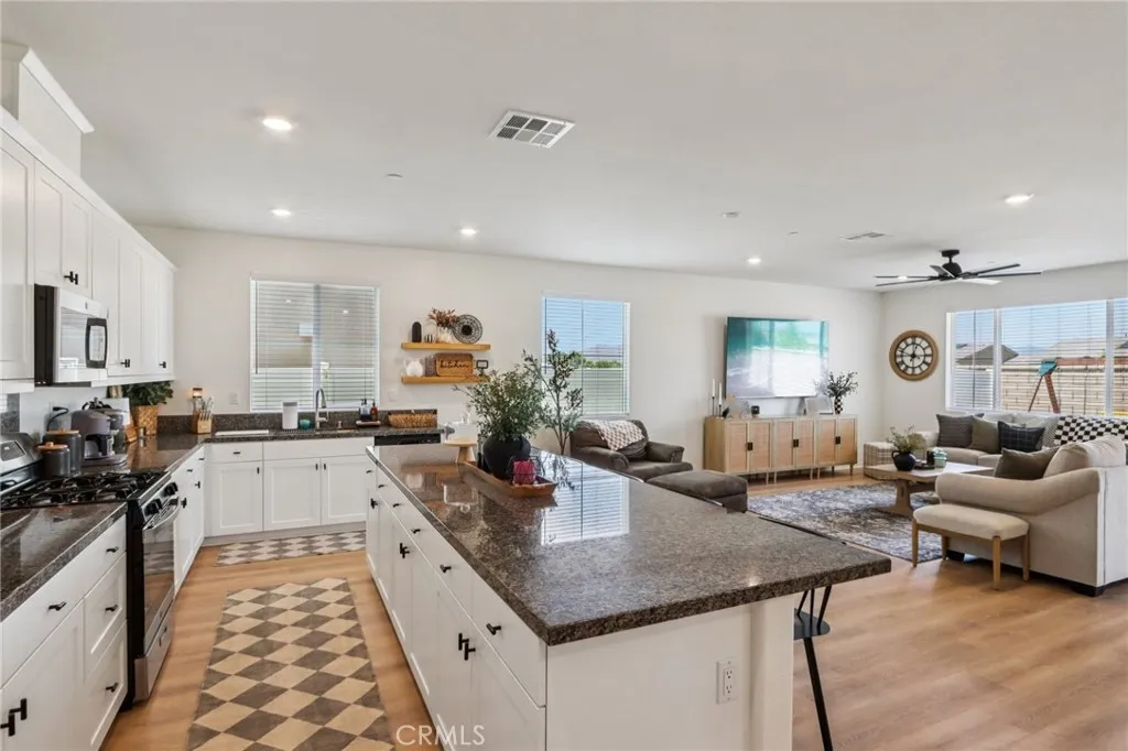 Hemet, California 92545, United States, 3 Bedrooms Bedrooms, ,2 BathroomsBathrooms,Residential,Active,192786