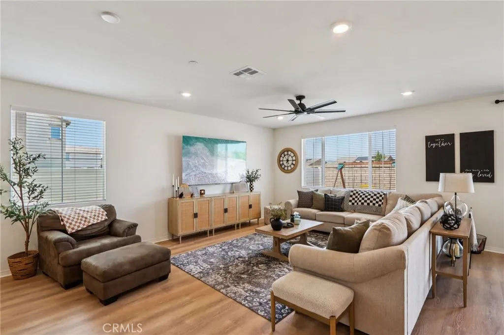 Hemet, California 92545, United States, 3 Bedrooms Bedrooms, ,2 BathroomsBathrooms,Residential,Active,192786