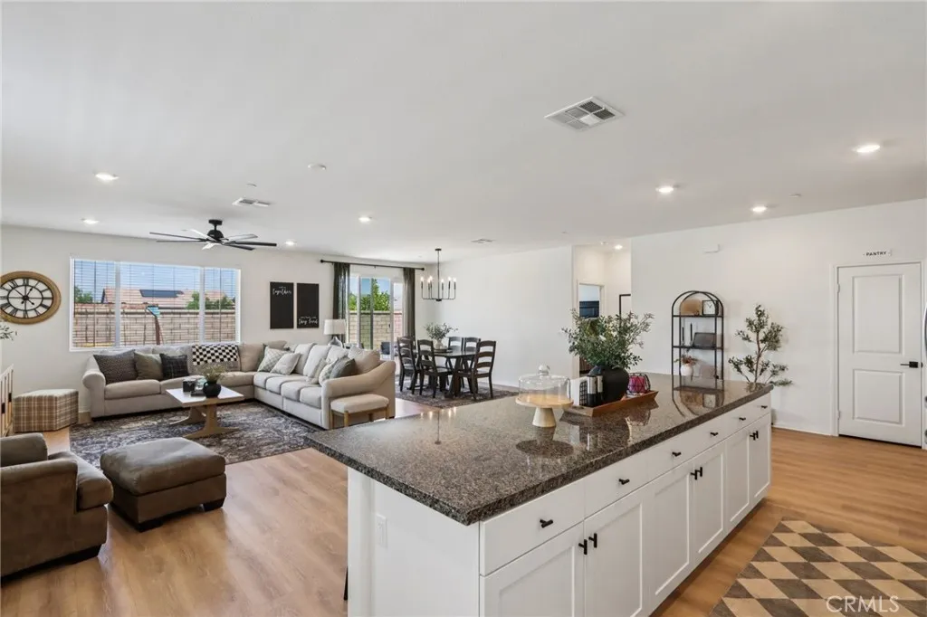 Hemet, California 92545, United States, 3 Bedrooms Bedrooms, ,2 BathroomsBathrooms,Residential,Active,192786