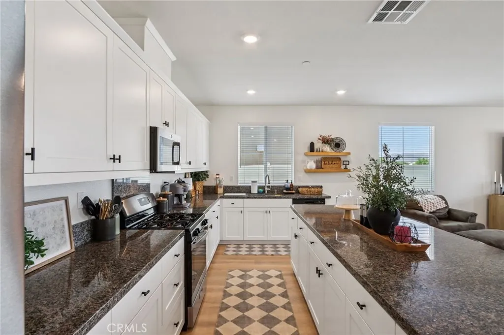 Hemet, California 92545, United States, 3 Bedrooms Bedrooms, ,2 BathroomsBathrooms,Residential,Active,192786