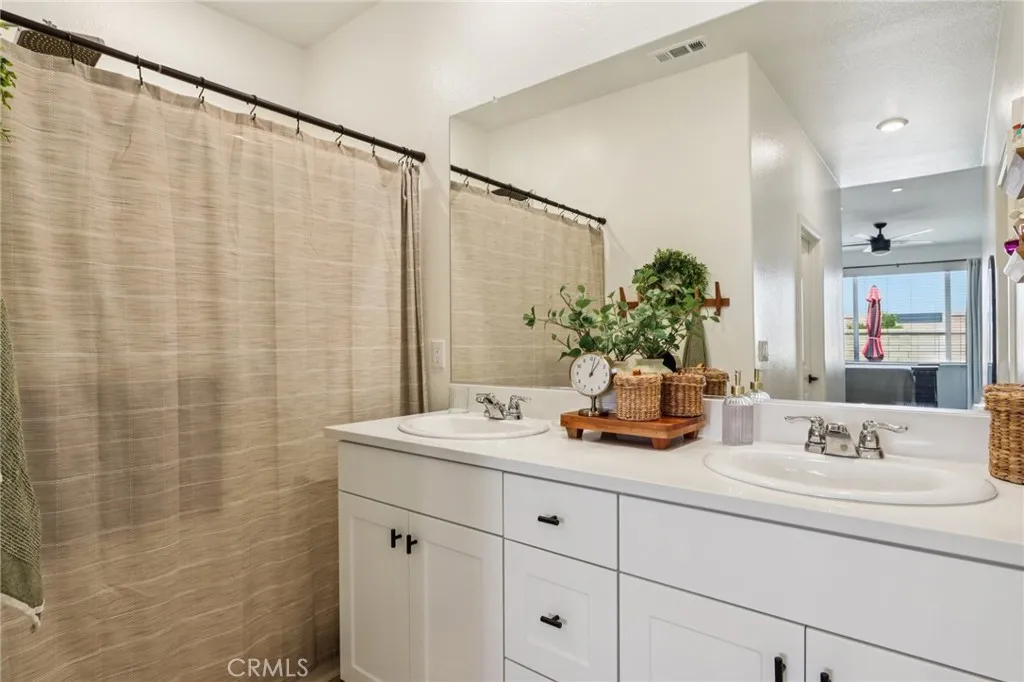 Hemet, California 92545, United States, 3 Bedrooms Bedrooms, ,2 BathroomsBathrooms,Residential,Active,192786