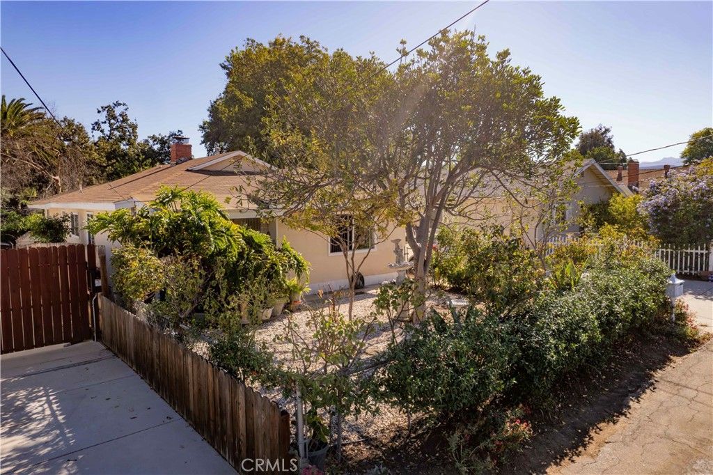 Photo of 714 Brossard Drive, Thousand Oaks, CA 91360 (MLS # SR25244408)