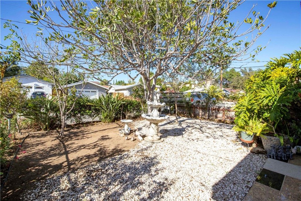 Photo of 714 Brossard Drive, Thousand Oaks, CA 91360 (MLS # SR25244408)