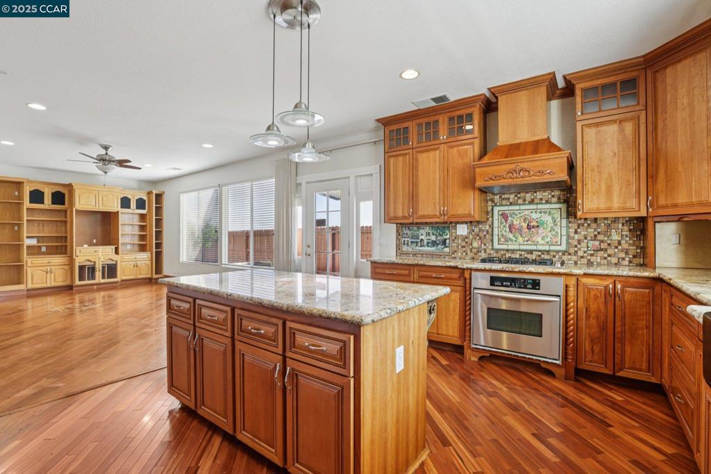 HIGHLANDS RANCH - Residential