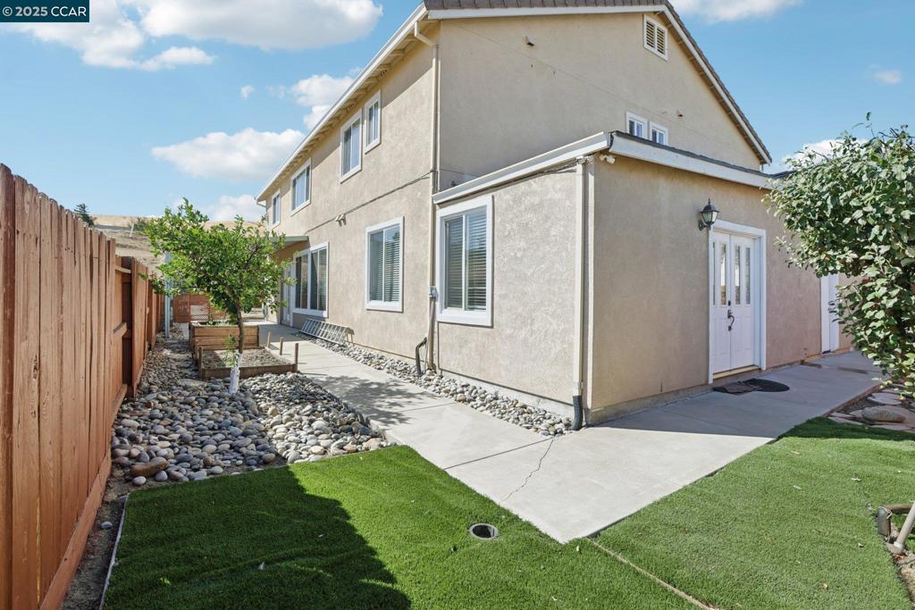 HIGHLANDS RANCH - Residential