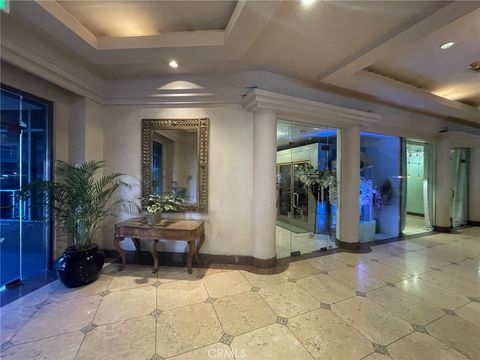 Photo of 745 S Oxford Ave, Los Angeles, CA 90005 (MLS # SR26079908)