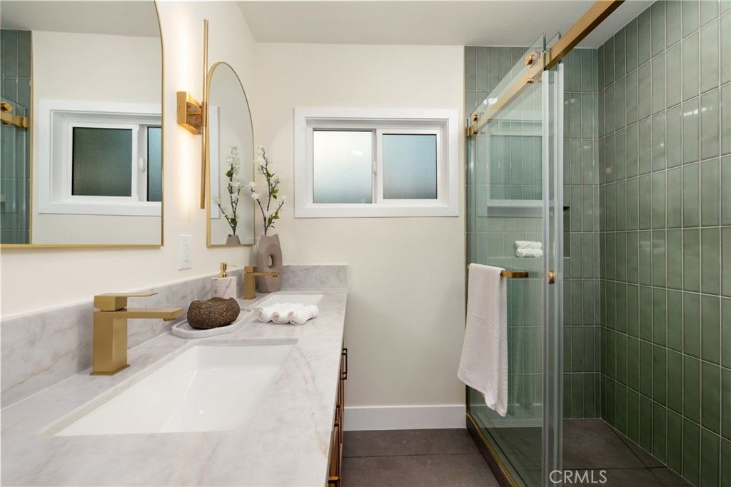 Photo of 5611 Babbitt, Encino, CA 91316 (MLS # SR25260829)