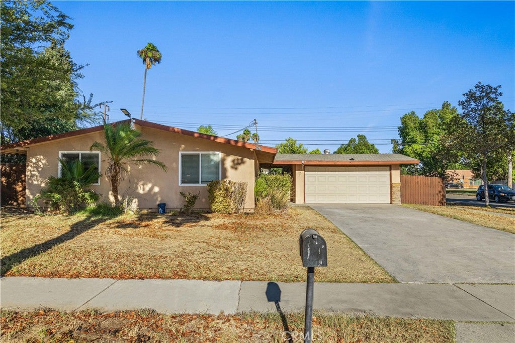 6790 El Cajon Dr