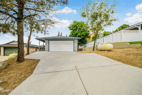 Photo of 42823 Limeridge Drive Dr, Lake Hughes, CA 93532 (MLS # SR26099866)