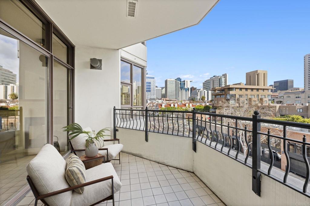 700 W Harbor Drive 402