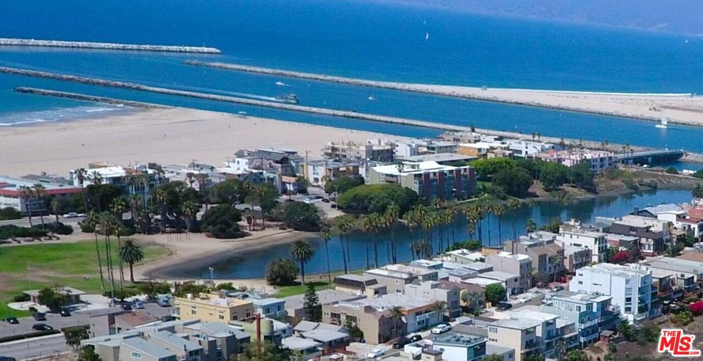 6515 Vista Del Mar