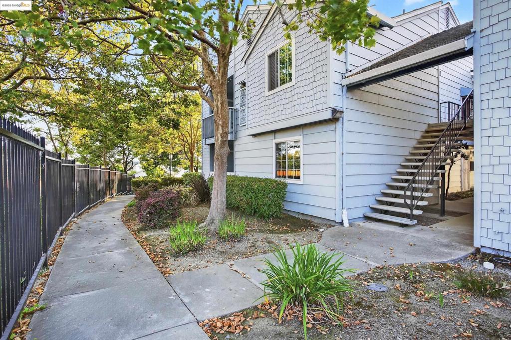 165 Lighthouse Dr