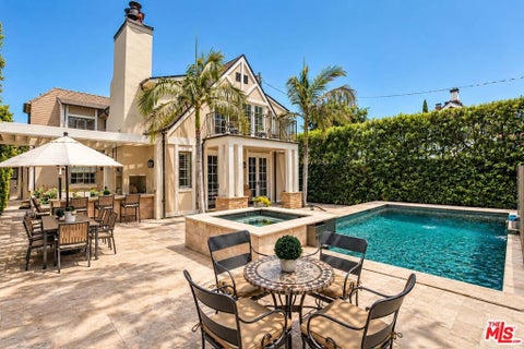 Photo of 552 S Bronson Avenue, Los Angeles, CA 90020 (MLS # 26104777)