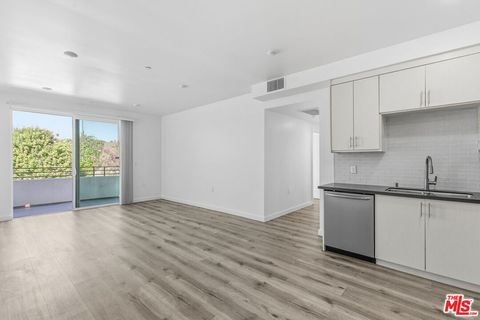Photo of 11408 Sarah Street #301, North Hollywood, CA 91602 (MLS # 25609823) Photo of 11408 Sarah Street #301, North Hollywood, CA 91602 (MLS # 25609823)