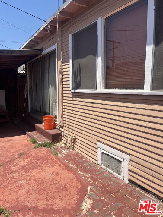 1346 W 61st Street