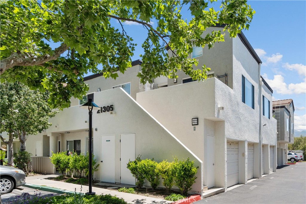 Resort-style living in Santa Clarita! Located in the desirable Vistas community just off Valle Del Oro, this 2 bed, 2 bath condo offers a bright open layout with laminate wood and carpet flooring. The light-filled kitchen features plenty of cabinet space and opens to the dining and living areas. Both bedrooms are spacious with large closets and updated paint. Bathrooms have been nicely upgraded with newer vanities and tile work. Enjoy community amenities including 3 pools, tennis courts, parks, walking paths, and mature landscaping. Close to the 14 freeway and McGrath Elementary.