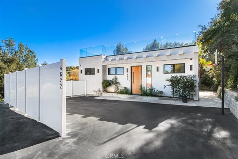 Photo of 4622 Caritina, Tarzana, CA 91356 (MLS # SR26180763)