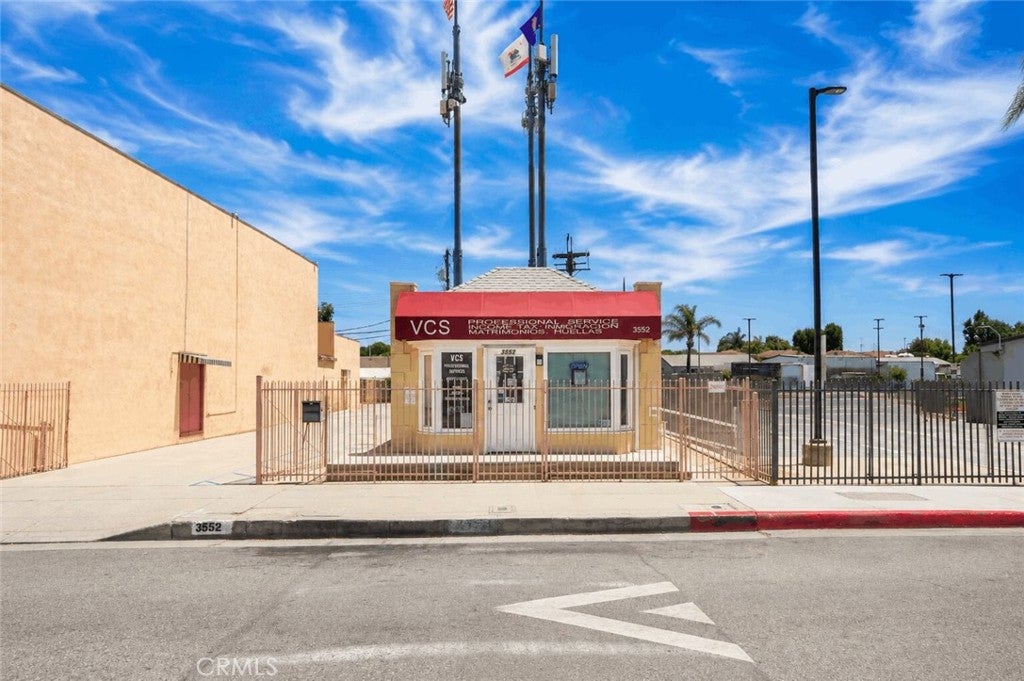 3552 Lexington Avenue