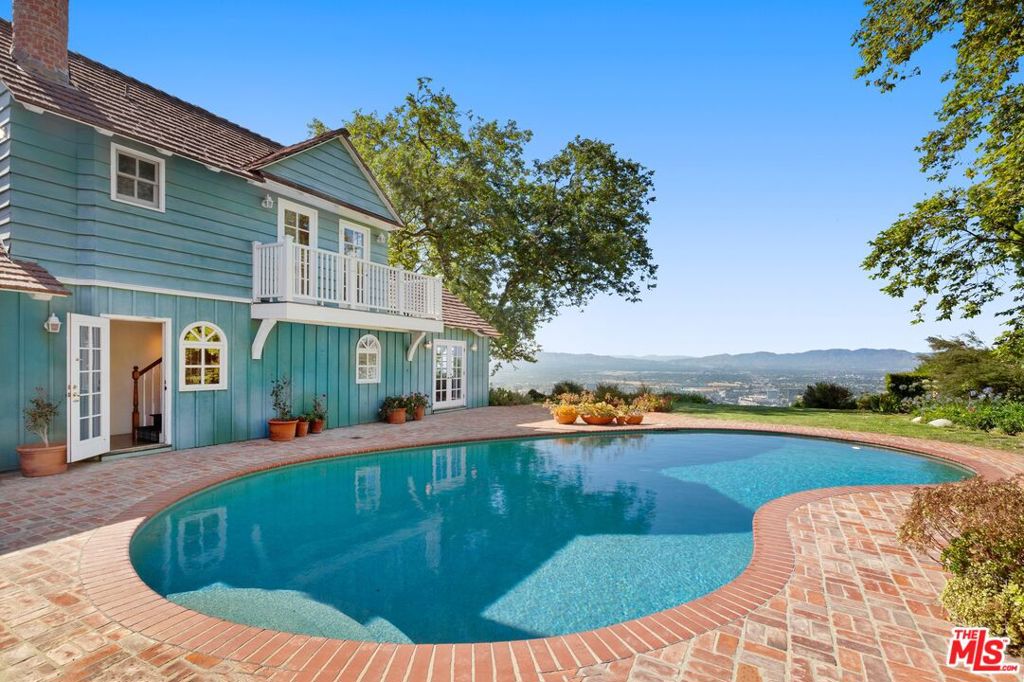 15401 Mulholland Drive