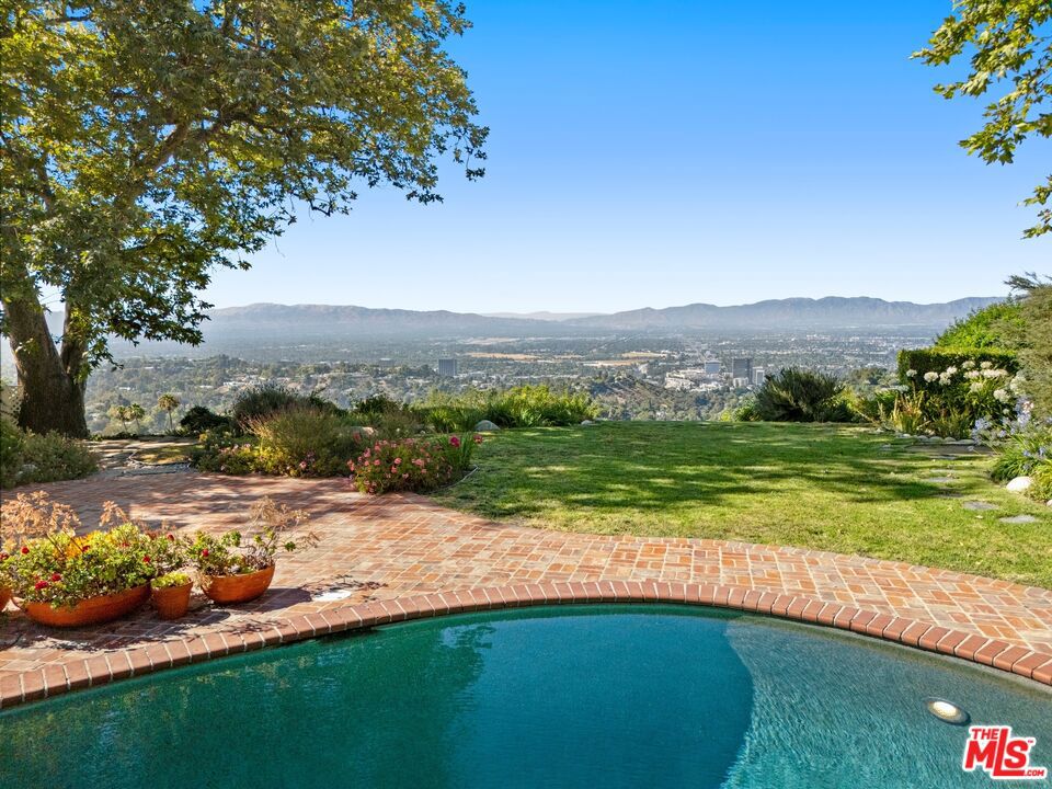 15401 Mulholland Drive