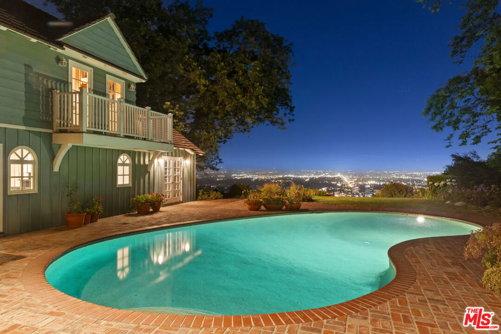 15401 Mulholland Drive