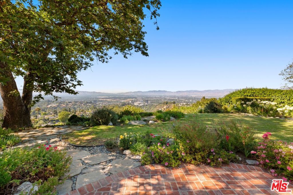 15401 Mulholland Drive
