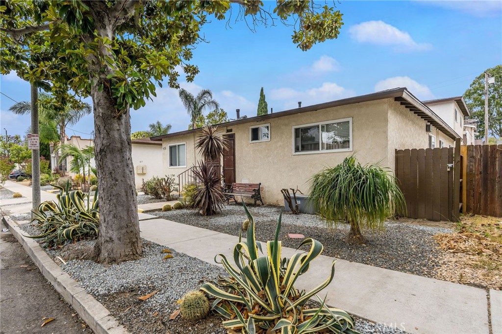 825 Mira Mar Avenue