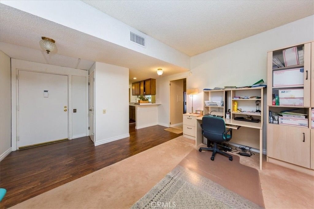 Photo of 5310 Zelzah Unit 114 Ave, Encino, CA 91316 (MLS # SR26039694)