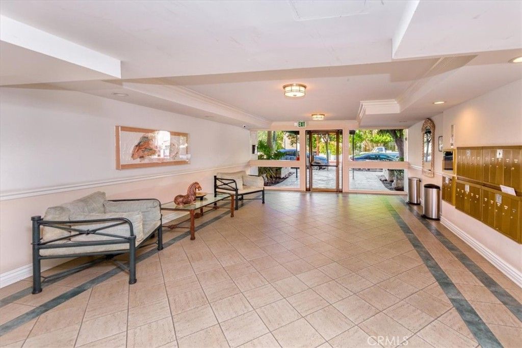 Photo of 5310 Zelzah Unit 114 Ave, Encino, CA 91316 (MLS # SR26039694)