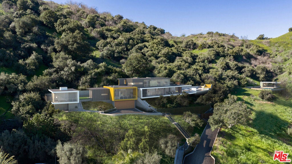 12340 Viewcrest Road, Studio City CA 91604