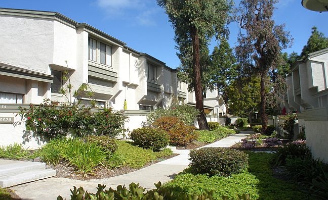 Great 2 bedroom 2 1/2 bath La Jolla Townhouse located in the Eastbluff Community. Has 2 patios located Living room in front and off kitchen in back. Includes Fireplace in the Living Room, Stainless Steel Kitchen Appliances including Refrigerator, Granite Counters Tops, Tile floors in living and separate dining rooms. Carpet in the bedrooms and Den. For the tenant there is a Health Club and Community Pool. The is also an attached 2 car garage with an electric garage door opener. This is a non-smoking Home Neighborhoods: eastbluff Complex Features: , Sewer: Sewer Connected