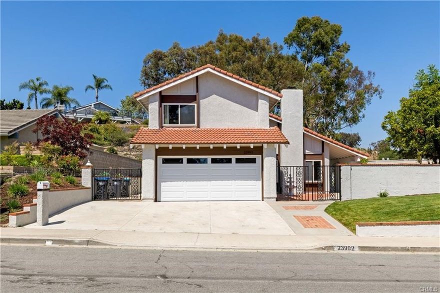 Recently fully remodeled. 4 bedroom and 3 bathroom. One bedroom downstairs, and 3 other bedroom upstair. Excellent school district with Castille Elementary next door.