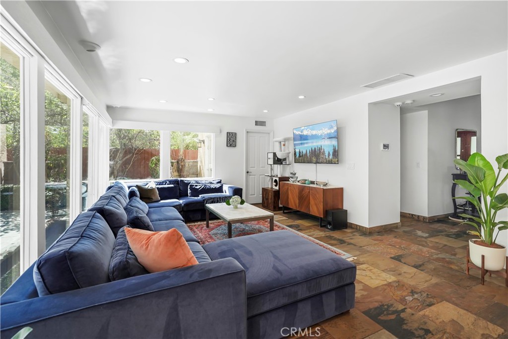 Westlake Bay (728) - Residential Lease