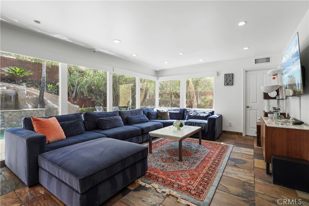 Westlake Bay (728) - Residential Lease