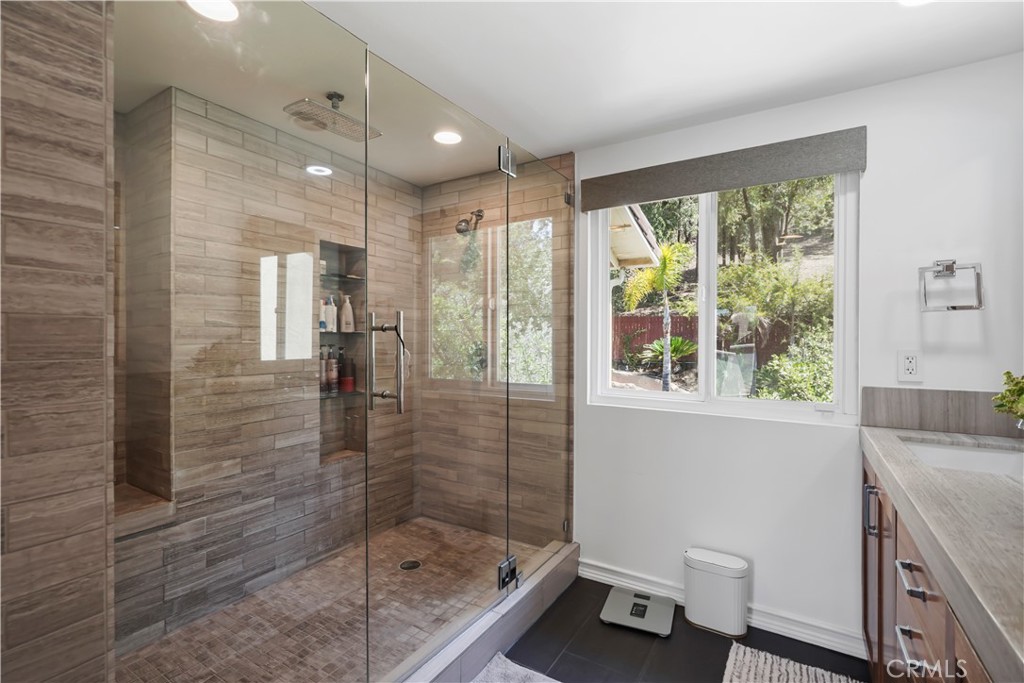 Westlake Bay (728) - Residential Lease