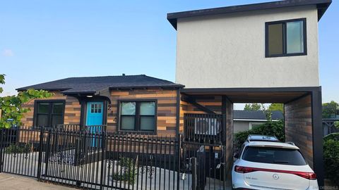 Photo of 244 26Th St St, San Diego, CA 92102 (MLS # 260010504SD)