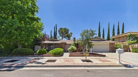 Photo of 504 Fairway Drive, Palmdale, CA 93551 (MLS # SR26102930)