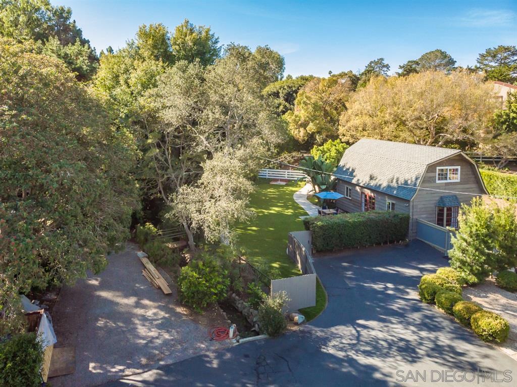 Serene Private Guest Cottage in Rural Del Mar within beautiful garden setting. Light, bright and recently re-modeled with zoned heat and AC, updated kitchen, wood floors, and fence exclusive use lush yard complete with vegetable gardens. Washer, Dryer, Refrigerator, Utilities / Solar electricity stipend included. Large Primary Bedroom retreat on 2nd floor sleeps 2, bonus Office area loft beside. Spacious great room, Dutch and French doors invite year round indoor / outdoor living.