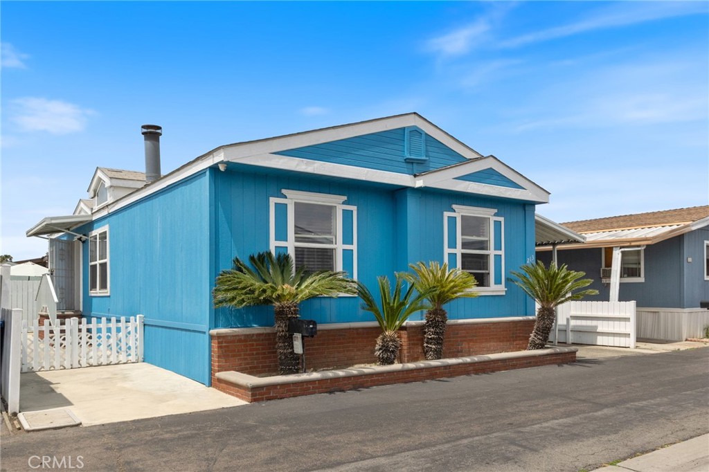 9080 Bloomfield Avenue 213