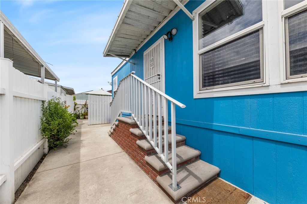 9080 Bloomfield Avenue 213