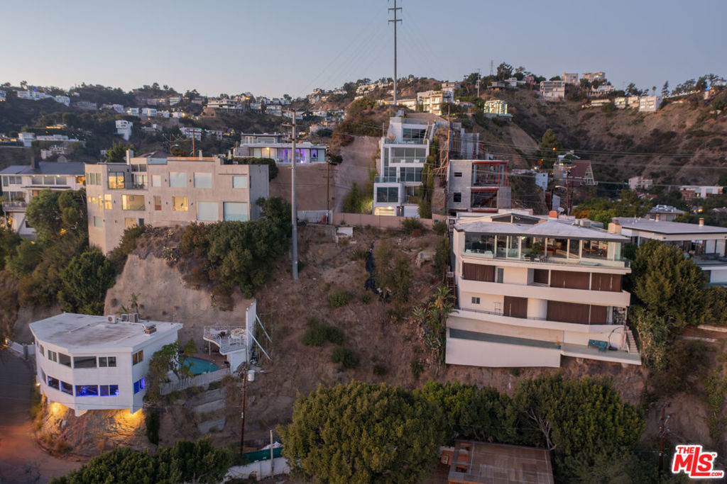 8692 Franklin Avenue