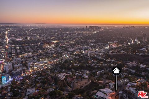 Photo of 8692 Franklin Avenue, Los Angeles, CA 90069 (MLS # 25611879)