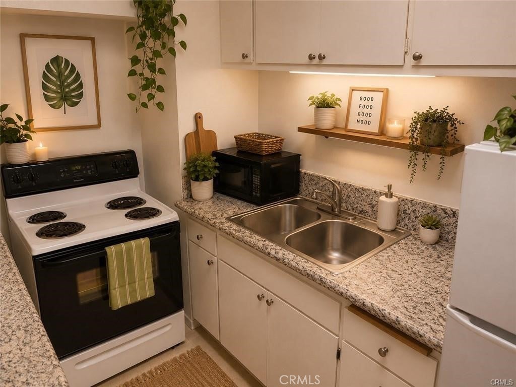 5585 E Pacific Coast Highway 125