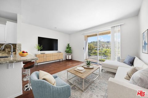 Photo of 2150 Camino De La Reina #4303, San Diego, CA 92108 (MLS # 26683941)