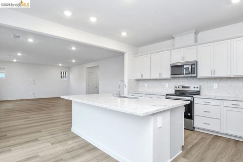 Photo of 5416 Golden Eagle Street, Antioch, CA 94531 (MLS # 41130806)